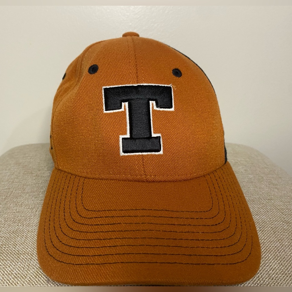 Texas Longhorn M/L ZEPHYR Burnt Orange Cap Good used condition